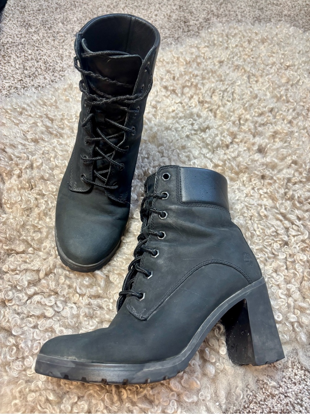 Timberland Women's Black Lace-Up Block Heel Ankle Boots, size 6